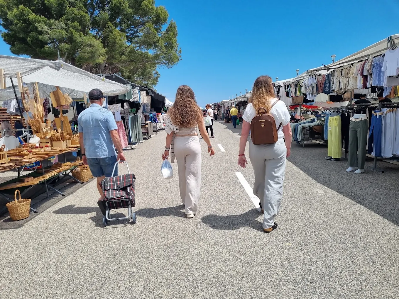 Mercadillo de Hospitalet del Infant