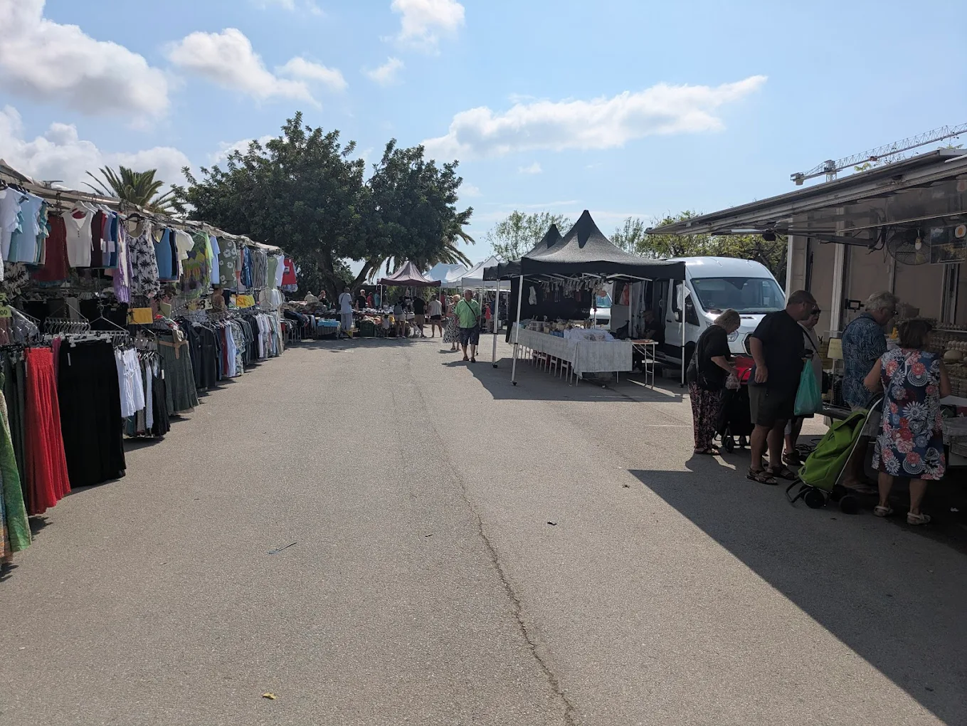 Mercadillo de Roda de Bará
